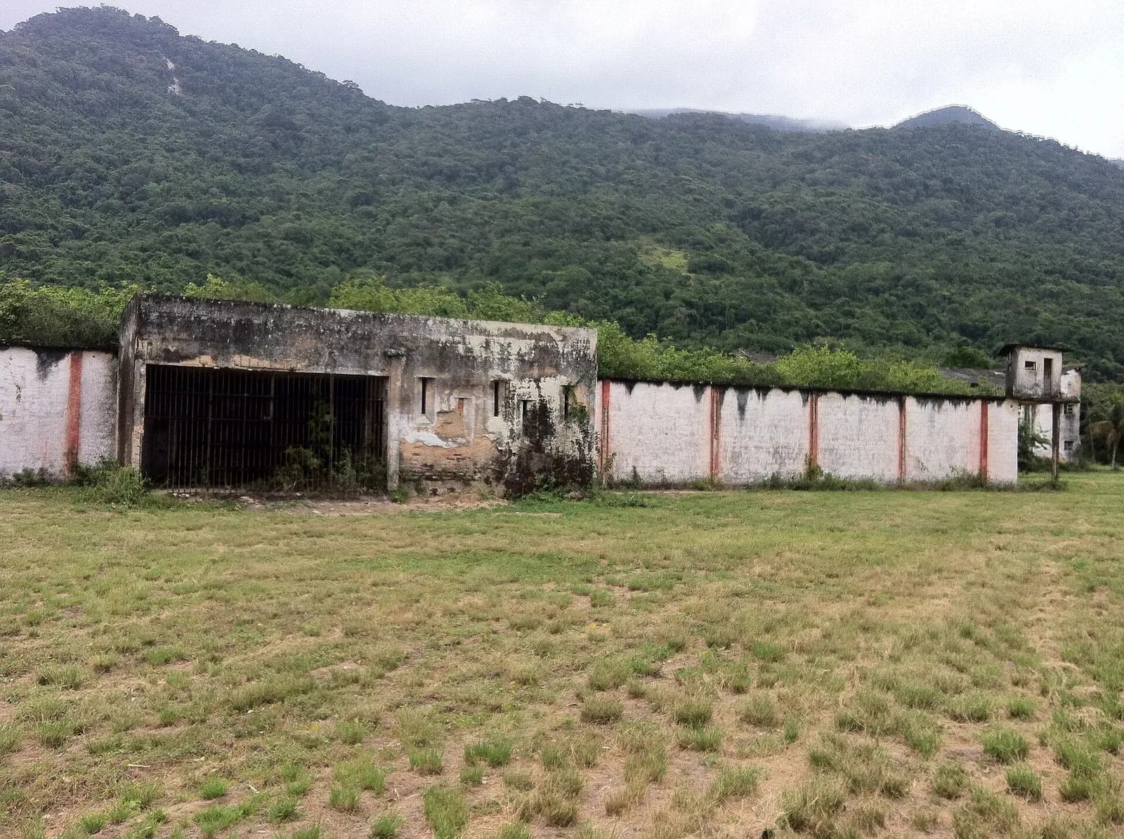 Candido Mendes Prison, Dois Rios